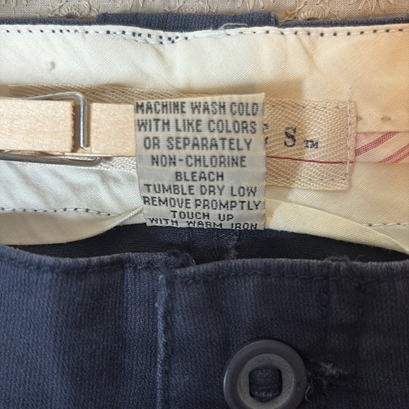 Maurices Navy Mid Rise Capri’s - Picture 8 of 8